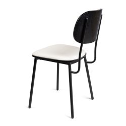 כסא ריץ שחור מרופד