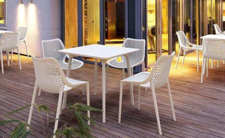 ריהוט לגינה: איך לבחור רהיטים עמידים ומעוצבים למרפסת ולחצר?