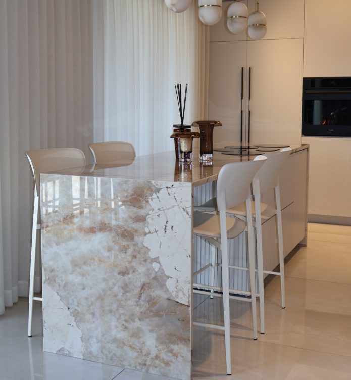 כסא בר רובי אבן