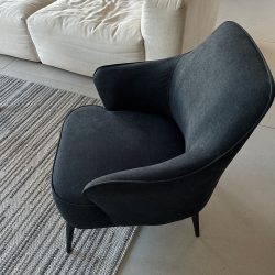 כורסא רוקו אפור כהה כורסא רוקו אפור כהה