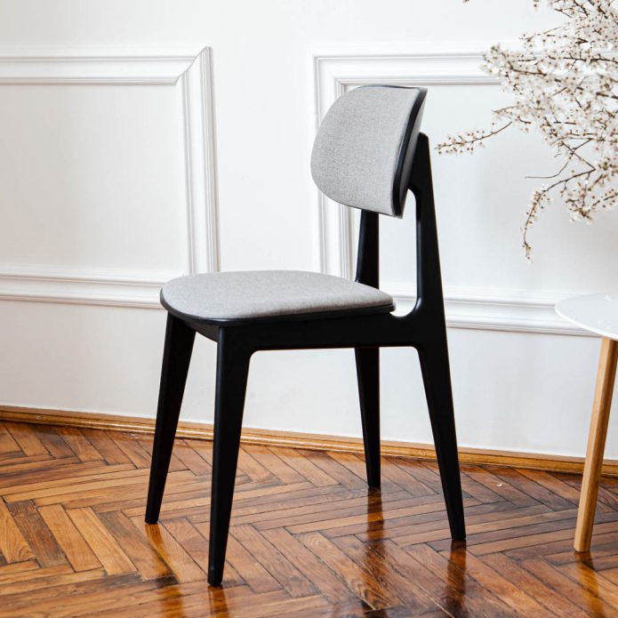 כסא לולה מרופד שחור