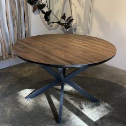 שולחן לונדון מתצוגה