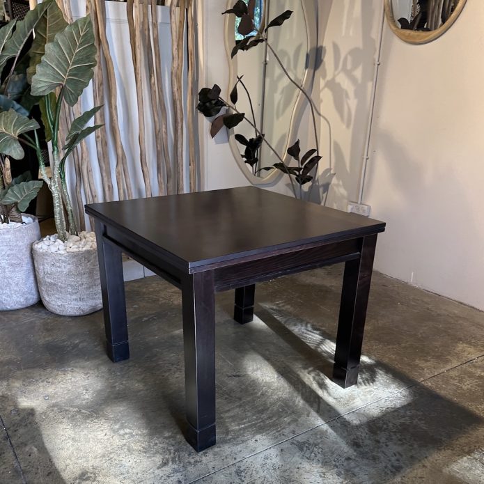 שולחן ספר מתצוגה