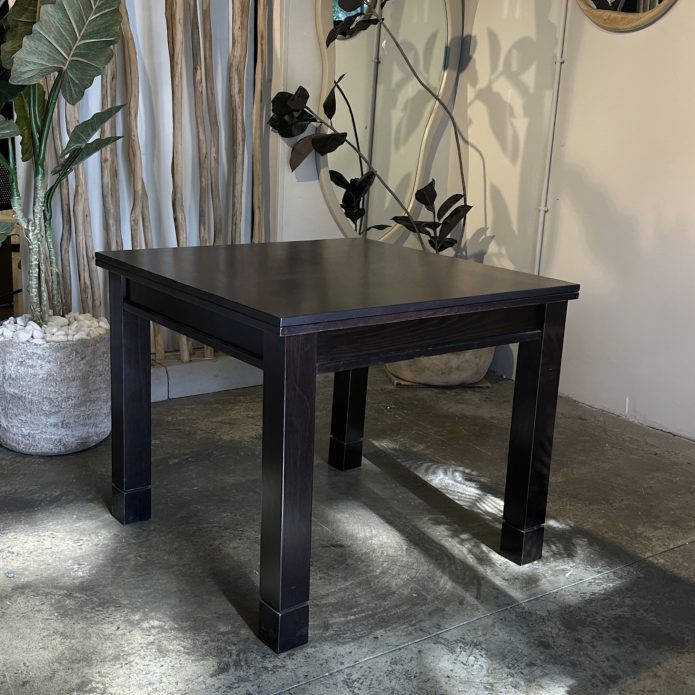 שולחן ספר מתצוגה