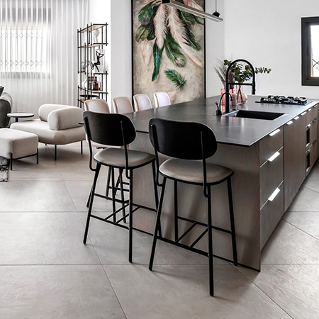 איזה סוג כסאות בר הכי מומלץ לעיצוב הבית שלי?