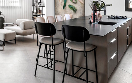 איזו חברת כסאות בר הכי מומלצת? המדריך המקיף של Chair2U